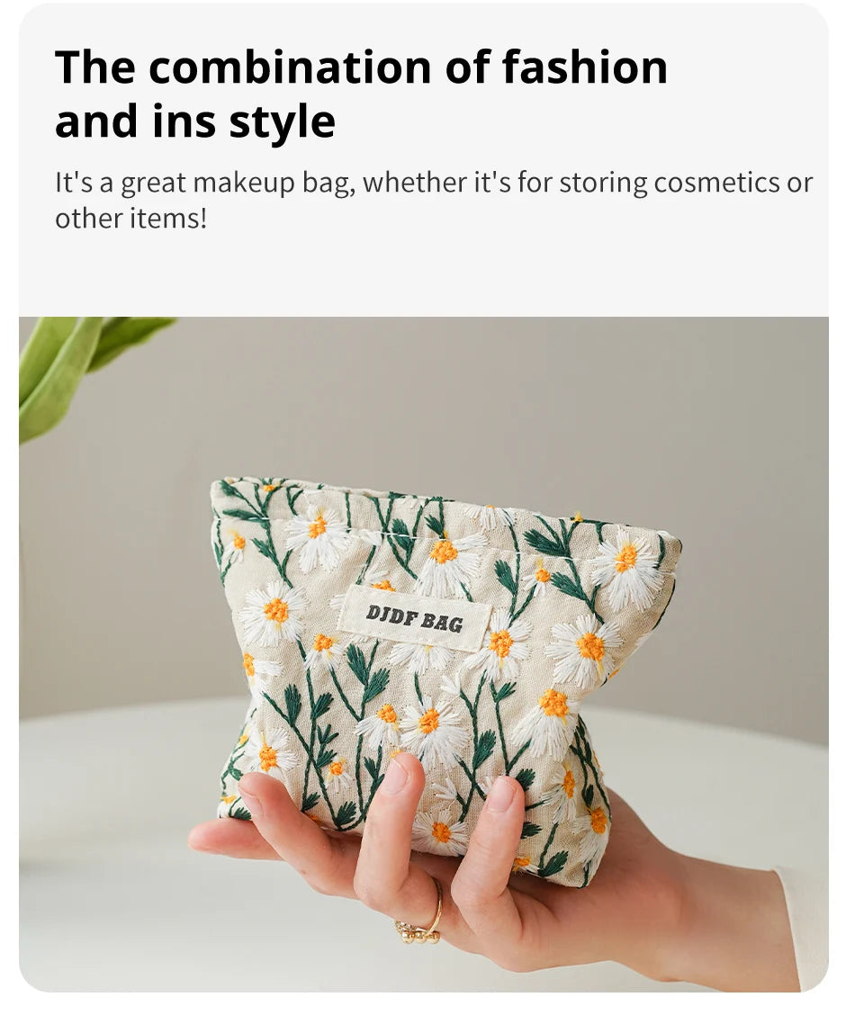 White Embroidery Daisy Women's Makeup Bag Portable Coin Purse Key Case Cosmetics Lipstick Storage Bag Commuter Liner Bag Ins.