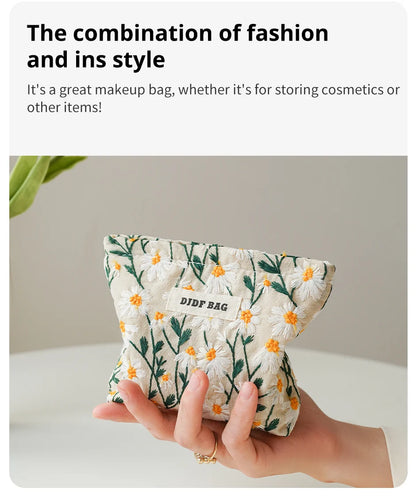 White Embroidery Daisy Women's Makeup Bag Portable Coin Purse Key Case Cosmetics Lipstick Storage Bag Commuter Liner Bag Ins.