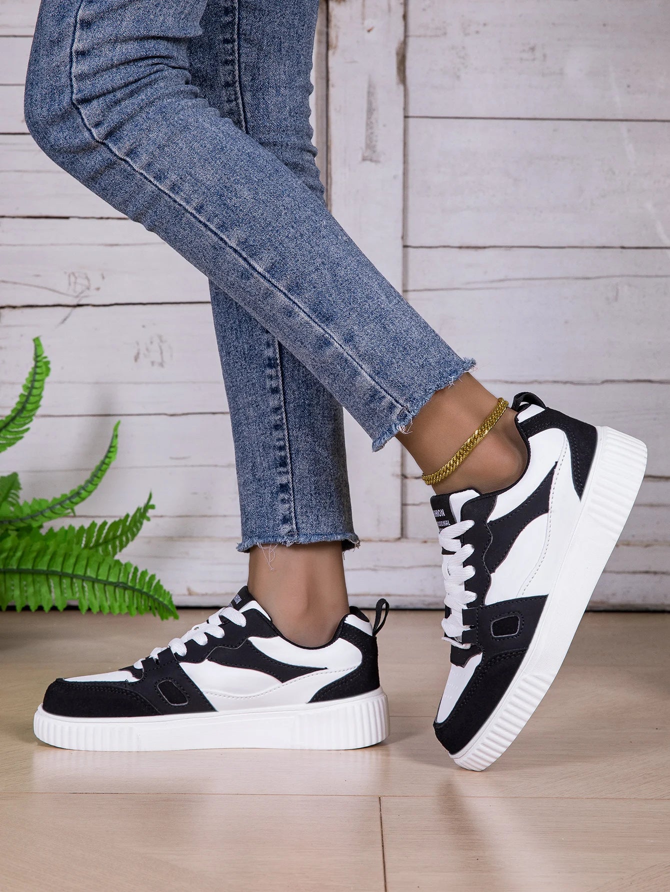 Women Shoes Skateboarding Shoes For Men Fashion Sneakers Lightweight White Black Sports Running Outdoor Casual Shoes Size36-46.