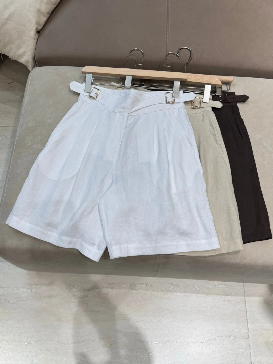 Summer women's solid color high quality linen shorts.