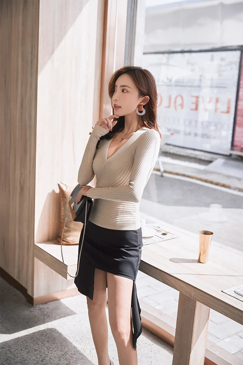 Kurze Grundlegende Pullover Frauen 2023 Sexy Tiefem V-ausschnitt Pullover frauen Pullover Schlank Bodenbildung Pullover Weibliche Elastische Baumwolle Tops.