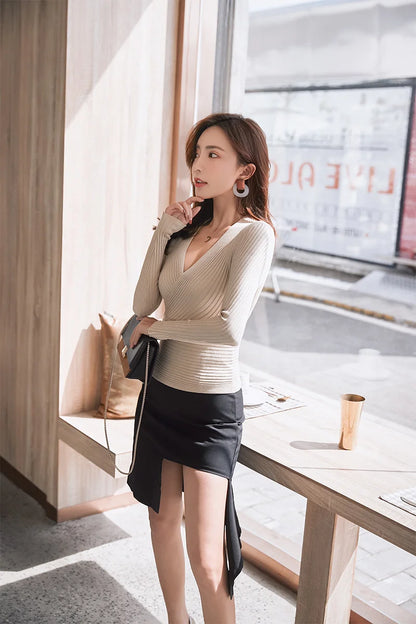 Kurze Grundlegende Pullover Frauen 2023 Sexy Tiefem V-ausschnitt Pullover frauen Pullover Schlank Bodenbildung Pullover Weibliche Elastische Baumwolle Tops.