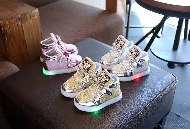 New Children Luminous Shoes Boys Girls Sport Running Shoes Baby Flashing Lights Fashion Sneakers Toddler Little Kid LED Sneakers.