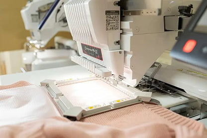 Baby Gold Angle Wings Einzigartige wesentliche Geschenkbox Personalisierter Name Strampler Set Kissen Decke Babyausstattung Outfit Geschlecht offenbaren Geschenke.