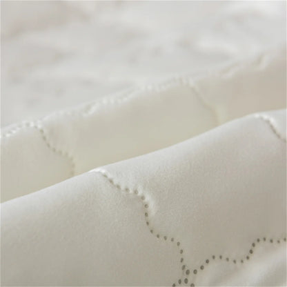 Home Mattress Cover Waterproof Thickened Quilted Waterproof Bed Cover Breathable Mattress Protector Fitted Sheet No Pillowcases