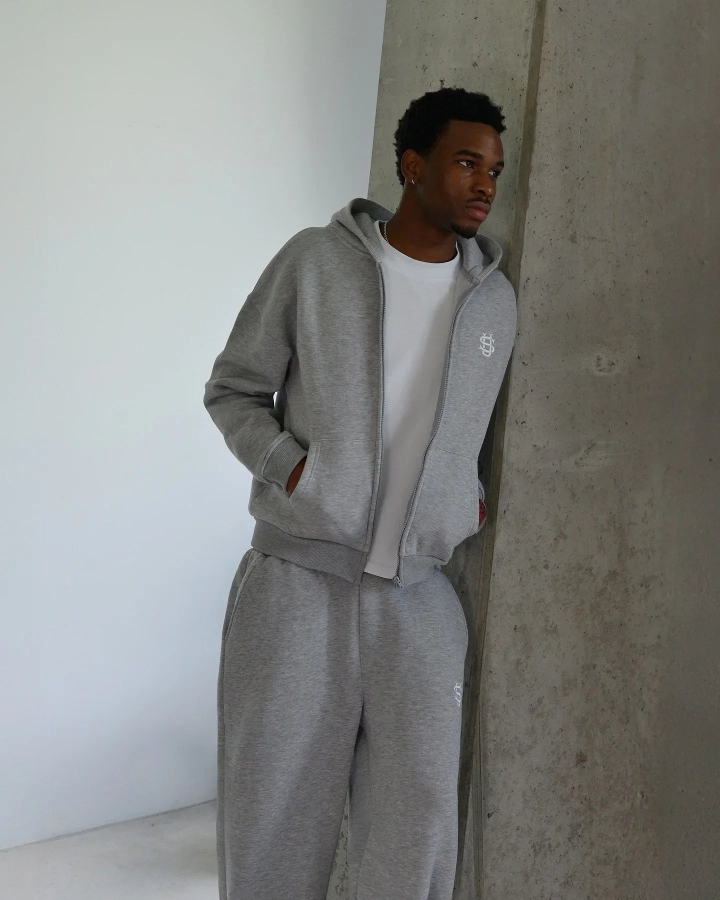 Embroidered sweatpants two-piece set Y2K clothing men's hip-hop oversized sweatpants casual zipper hoodie.