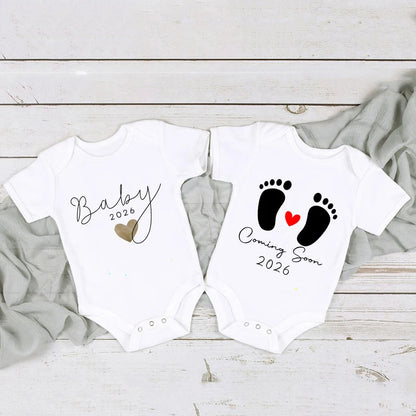 Baby 2026 Schwangerschaftsankündigung Neugeborenes Baby Bodys Sommer Jungen Mädchen Strampler Overall Kleidung Outfit.