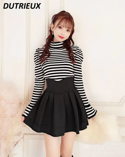 Japanese Lolita Black Skirts Women 2025 Spring Autumn New Radian Waistline Slim Short Pleated Skirt Female Mini Skirt Culottes.