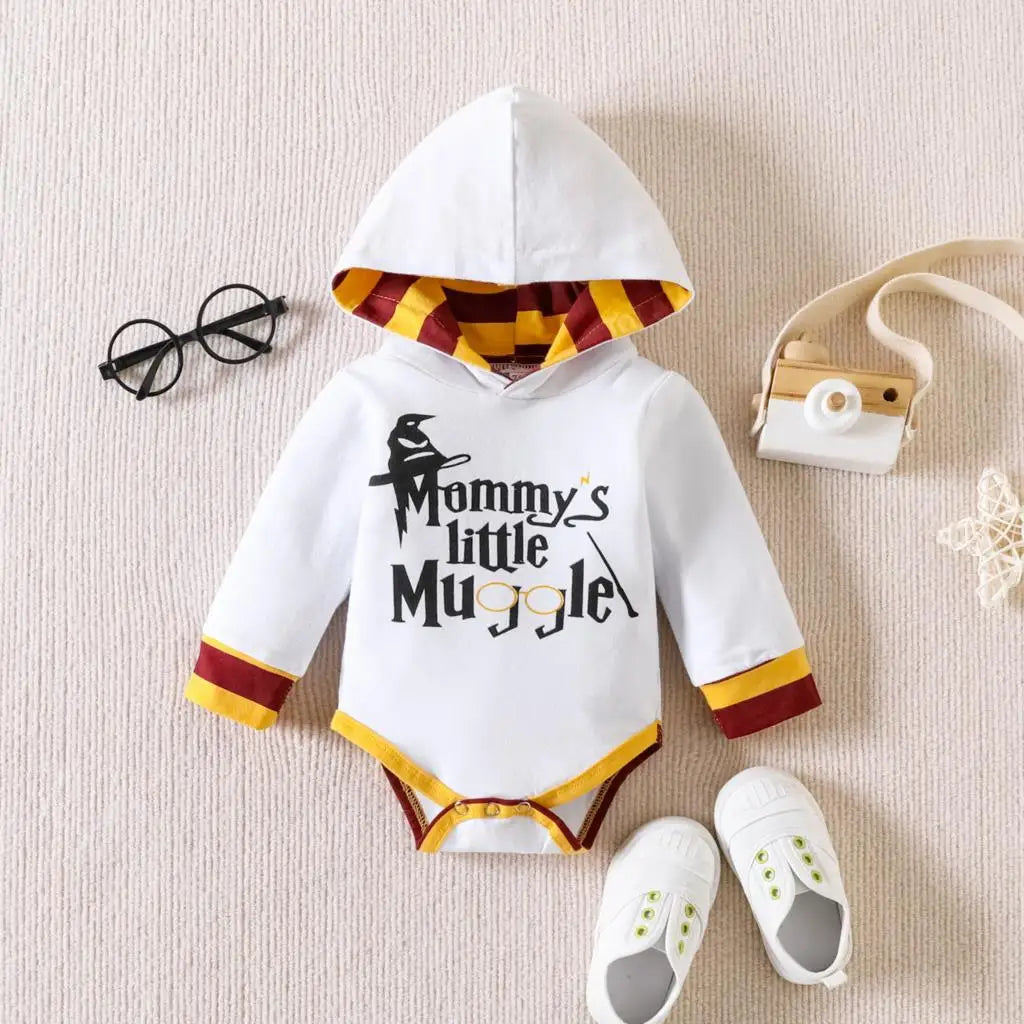 Ins Frühling Herbst 2025 Baby Jungen 2PCS Kleidung Set Baumwolle Mit Kapuze Brief Langarm Strampler Gestreiften Hosen Anzug Infant jungen Outfit.