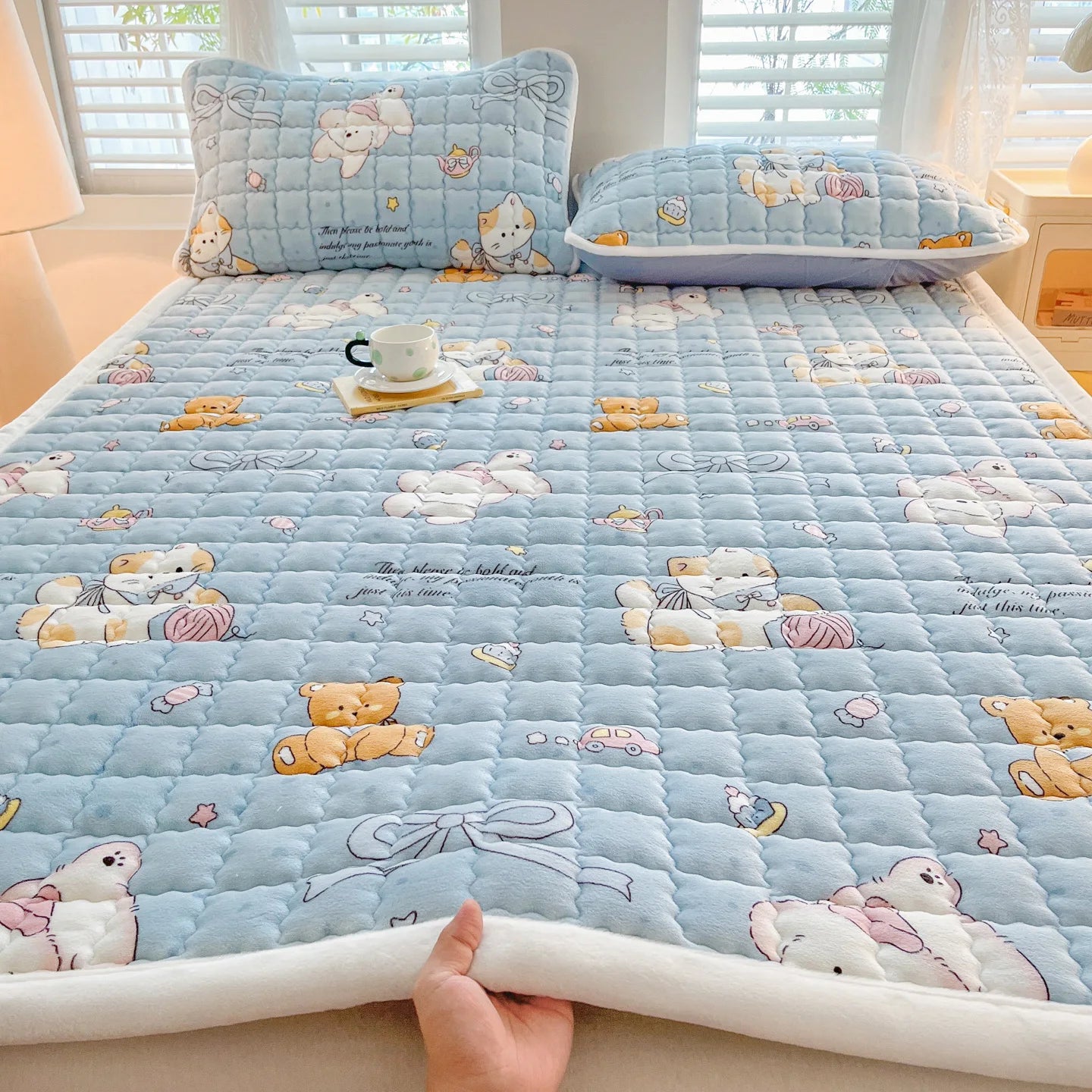 Winter Milk Velvet Mattress Toppers Thicken Quilted Bedsheet Student Bedspreads Washable Mattress Cover Queen Bedding Coverlets