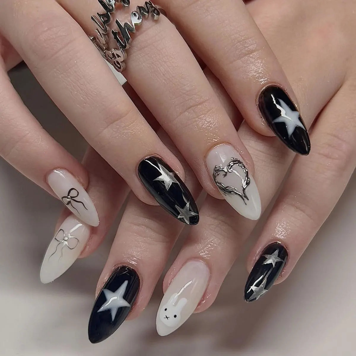 24pcs Gradient Black False Nails Yellow Star Moon Swan Pattern Press On Nails Sweet Cool Bowknots Flower Fake Nail Y2k Manicure.