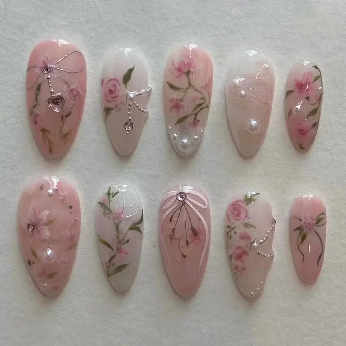 24Pcs White Almond False Nails Ballet with French Design Wearable Fake Nails Gradient Simple Full Cover Press on Nail Tips Art.