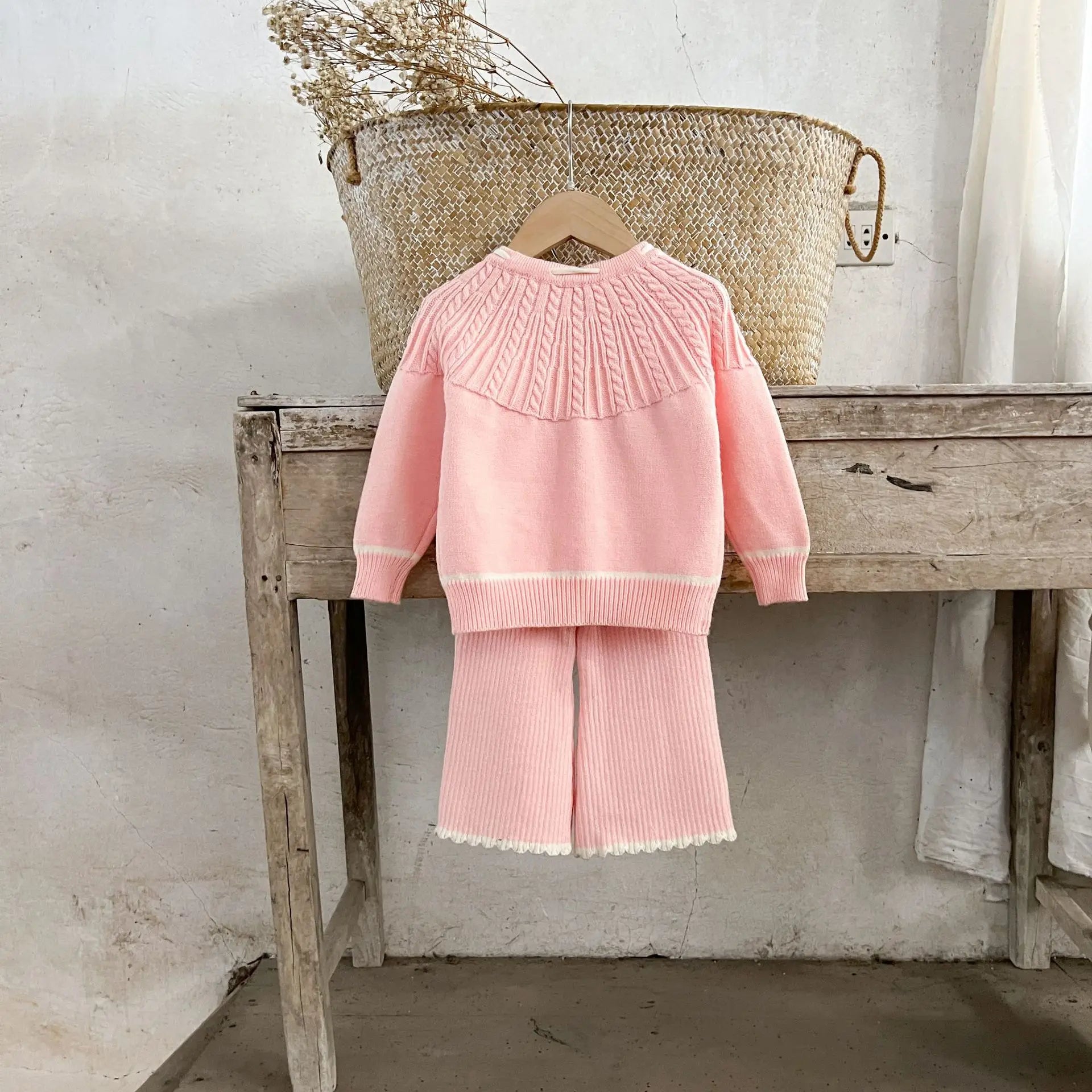 Ins Mädchen Baby reine Baumwolle Lotusblatt Kragen Top Bauch Hosen Pullover Set für Kinder Herbst und Winter Wärme Set.