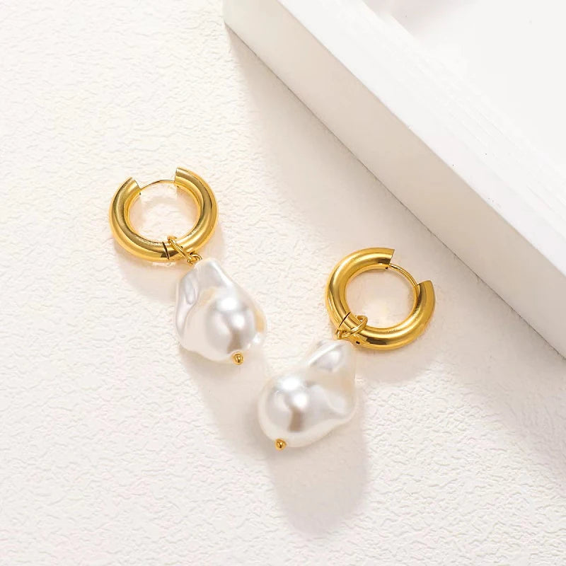 Europe and America Vintage Metal Round Ear Buckle for Women Baroque Pearl Dangle Earrings Luxury Elgent Jewelry Gifts.