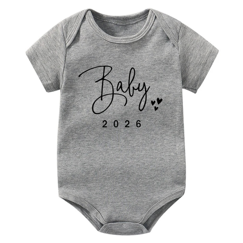 Baby 2026 Schwangerschaftsankündigung Neugeborenes Baby Bodys Baumwolle Sommer Jungen Mädchen Strampler Overall Kleidung Outfit.