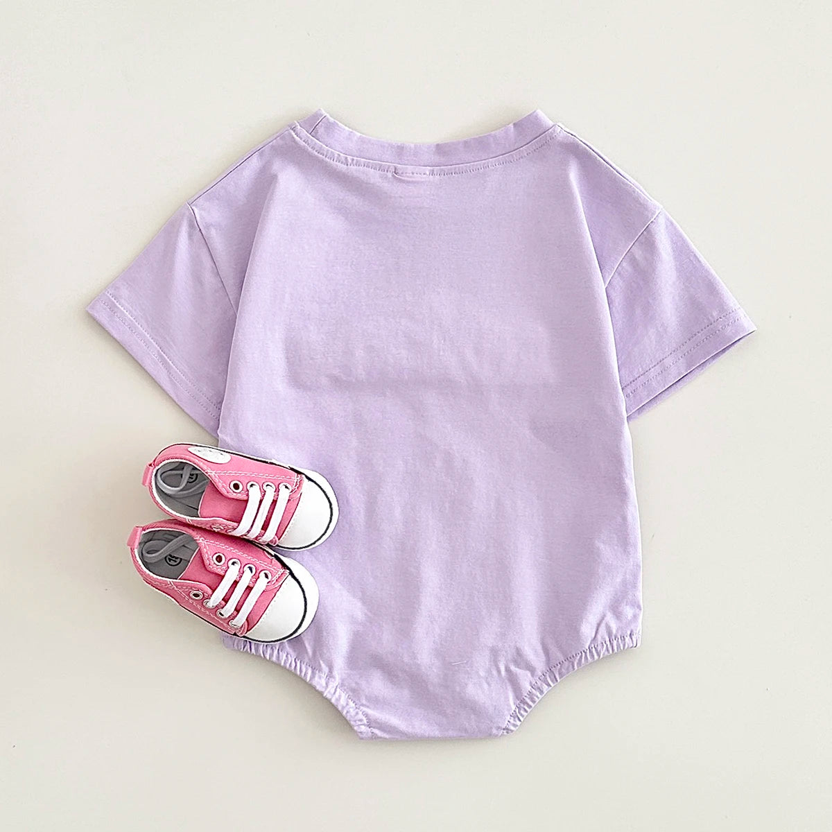 INS Sommer Neue Baby Body Neugeborenen Kleidung Jungen Mädchen Baumwolle Dreieck Strampler Plüsch brief Kurzarm Infant 0-18M