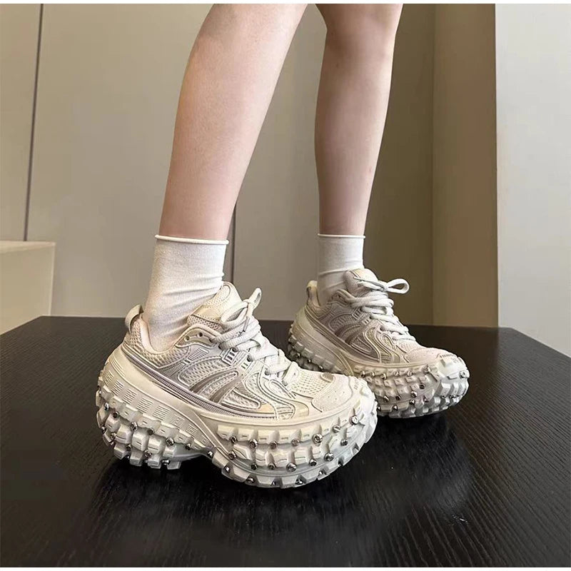 Fashion Brand Men's Or Women's Thick-soled Sports Shoes 2025 Spring New Rivet Design Couple Sports Shoes Breathable Casual Shoes.