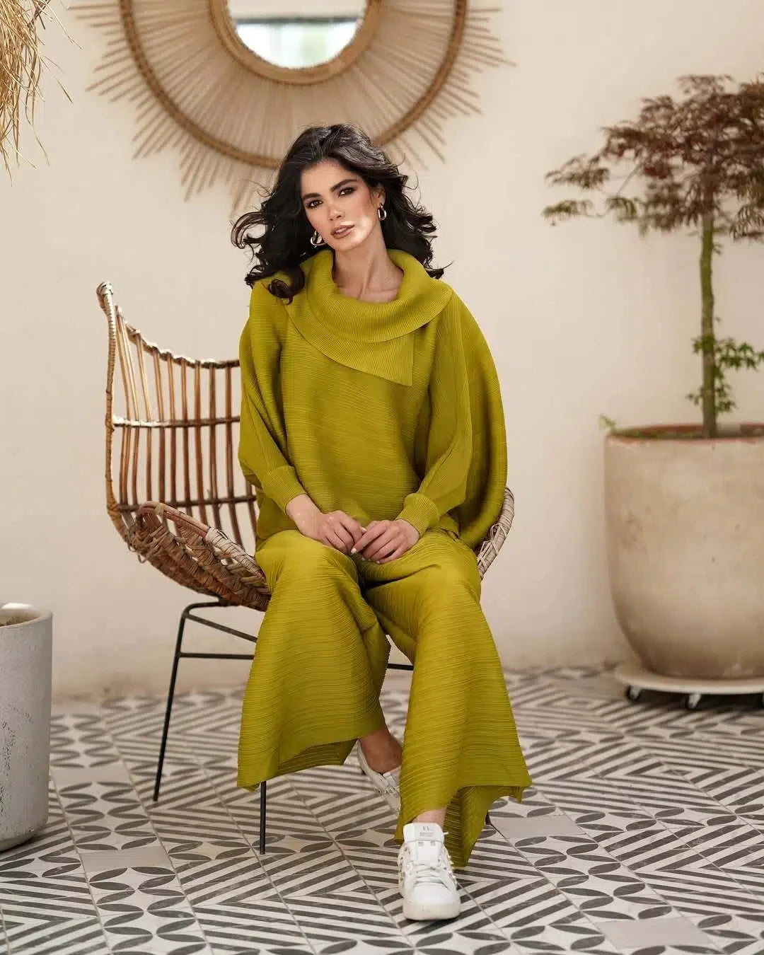 YUDX Miyake Pleated New Women's Fashion Clothing Set, Stand Up Collar Bat Sleeve Top, Wide Leg Pants Two-piece Set.