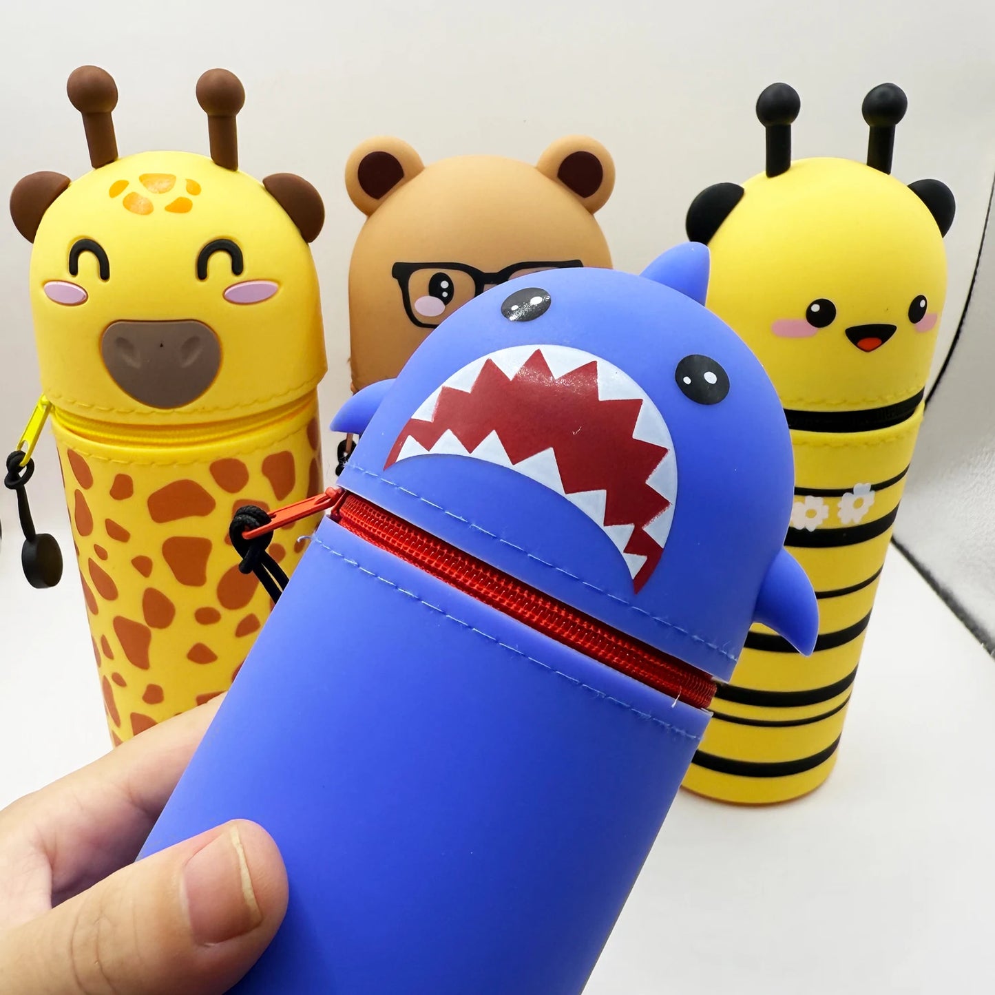 Niedliches Tier-Federmäppchen, 2-in-1-Federmäppchen mit Reißverschluss-Stifthalter, weiches Silikon-Federmäppchen, geeignet für das Schulbüro.