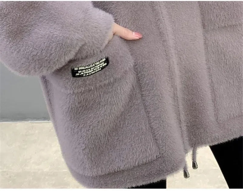 Frauen Jacke Herbst Winter neue Mode imitieren Nerz Samt Mantel 2024 weibliche kurze Kapuze dicke warme Wolle Mantel Oberbekleidung Tops.