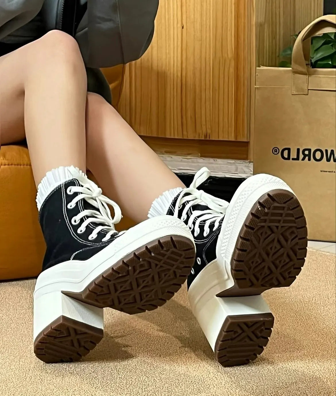 Women Platform Sneakers Canvas Shoes Personalized Luxry Heels Skateboard Lace Up Casual Fashion Outdoor Sneakers.
