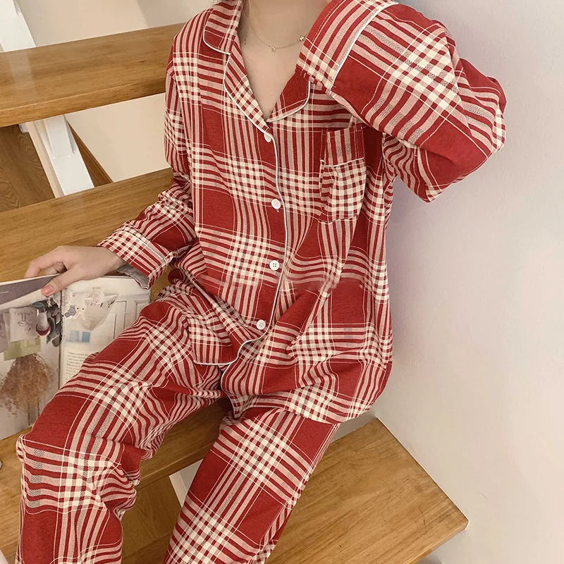 Spring and Autumn New Couples Pajamas Homewear Suit Female Is Christmas Plaid Thin Section Long-Sleeved Simple Leisure Homewear.