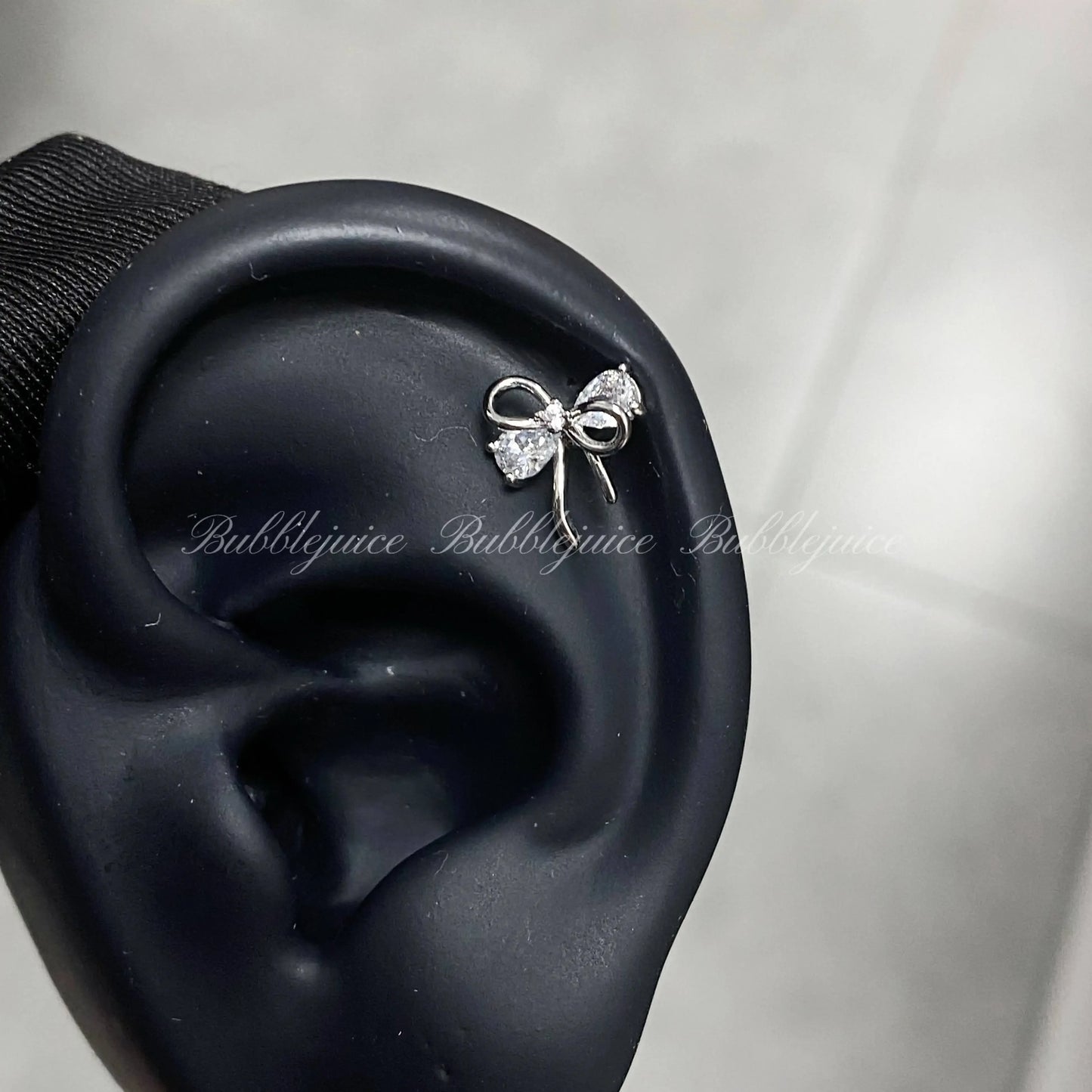 1 Pcs Sliver Dog Bone Claw 316L Stainless Steel Ear Bone Nail Korean Style Fashion Cartilage Earrings For Women Jewelry.