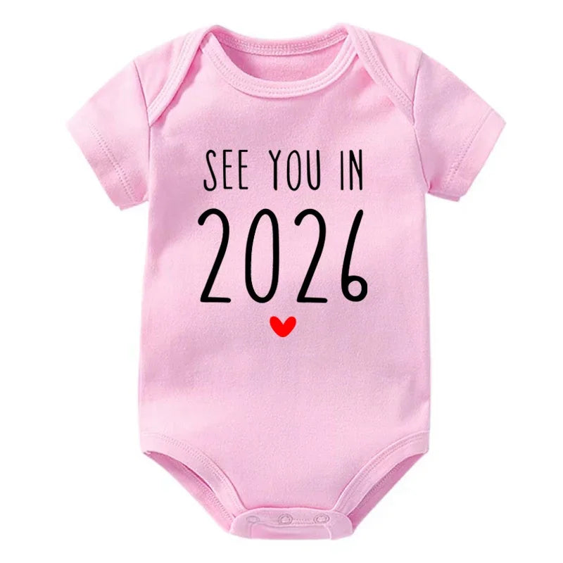 Wir sehen uns im Jahr 2026 Schwangerschaftsankündigung Baby Strampler Baumwolle Kleinkind Overall Sommer Kurzarm Neugeborene Jungen Mädchen Body.