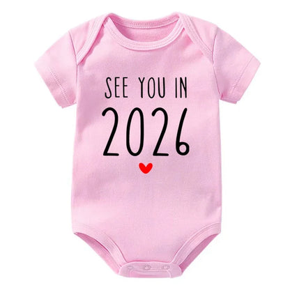 Wir sehen uns im Jahr 2026 Schwangerschaftsankündigung Baby Strampler Baumwolle Kleinkind Overall Sommer Kurzarm Neugeborene Jungen Mädchen Body.