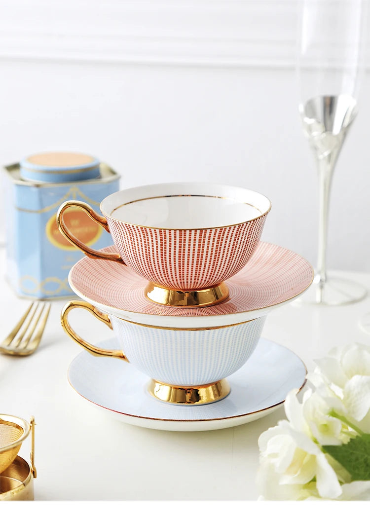 Bone China Tea Cup Saucer Spoon Set 200ml Elegant Coffee Cup Gold Porcelain Tea Set Ceramic Teacup Cafe Espresso Cup British Mug.