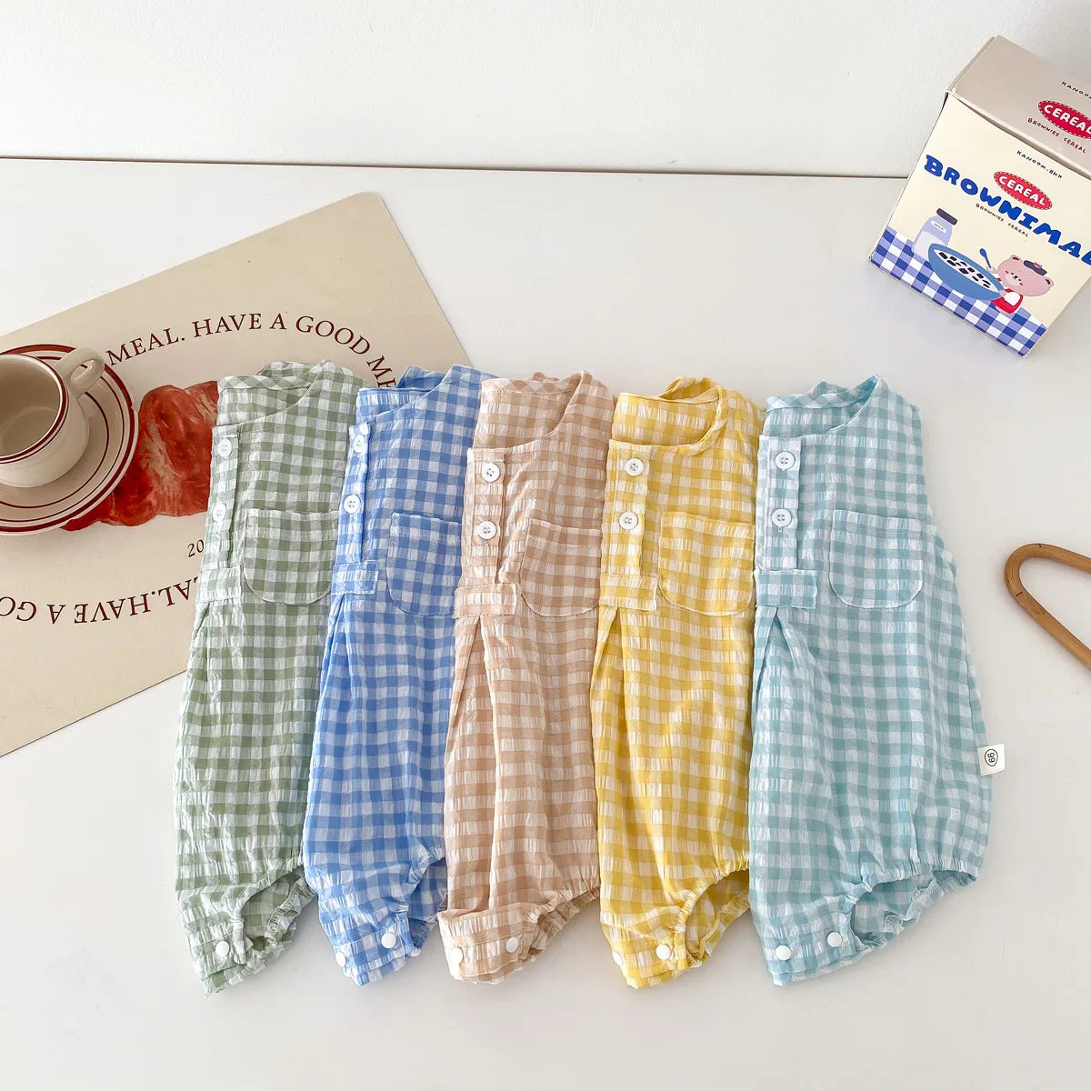 2024 Sommer Baby kleidung Plaid Kleinkind Jungen Mädchen Bodysuit ärmel los einteiliges Kleinkind Outfit.
