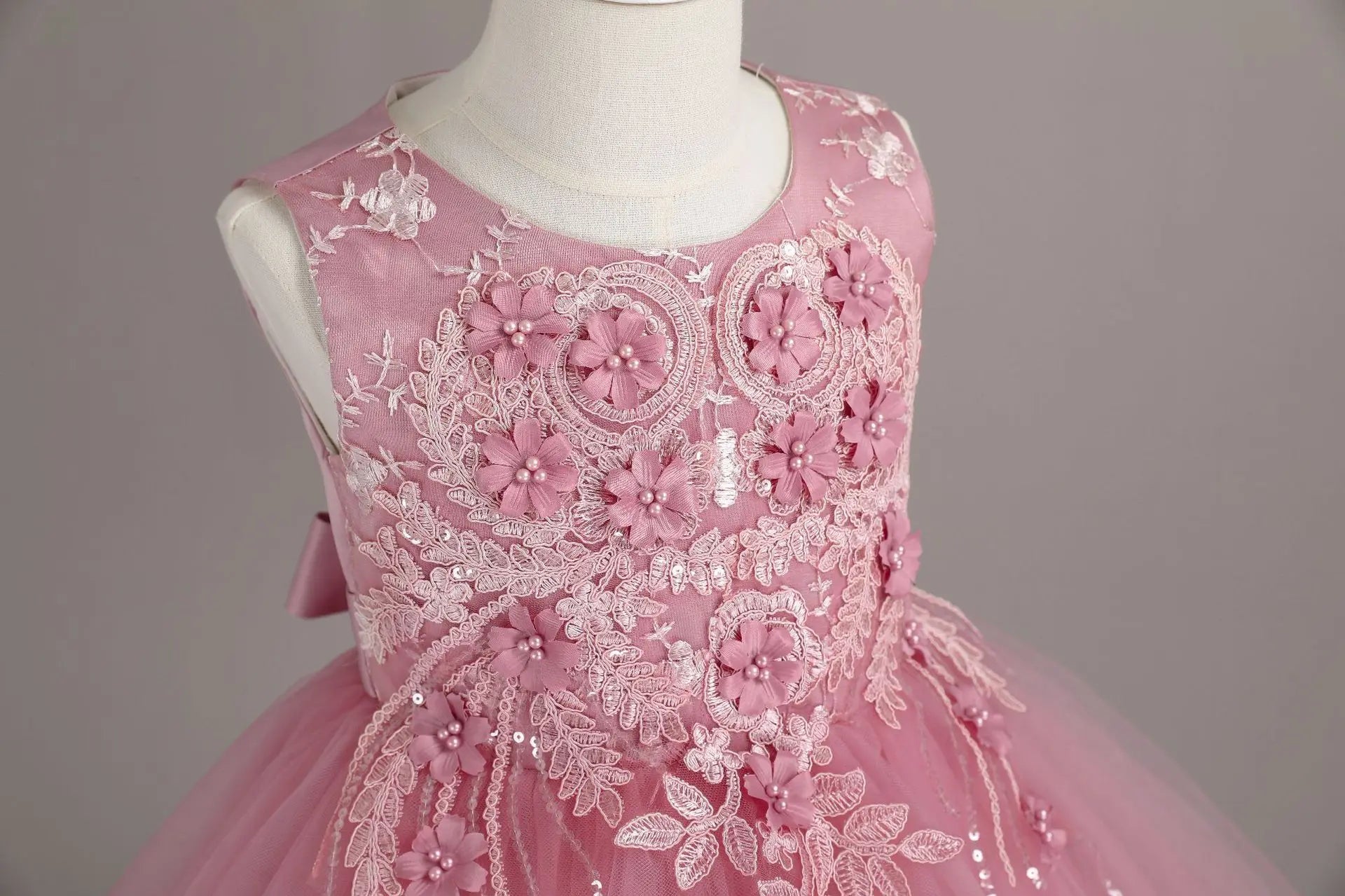 Neue Kinder kleid Spitze Blume Hochzeits kleid weibliche Klavier Performance Kleid Halloween Leistung kurze Mädchen Kleidung.