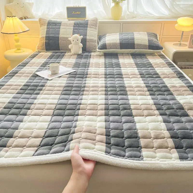 Winter Warm Velvet Mattress Toppers Thick Bed Mattress Cover Bedspread Bed Linens Thin Tatami Floor Mat Single Double Bed Sheet.