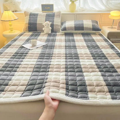 Winter Warm Velvet Mattress Toppers Thick Bed Mattress Cover Bedspread Bed Linens Thin Tatami Floor Mat Single Double Bed Sheet.