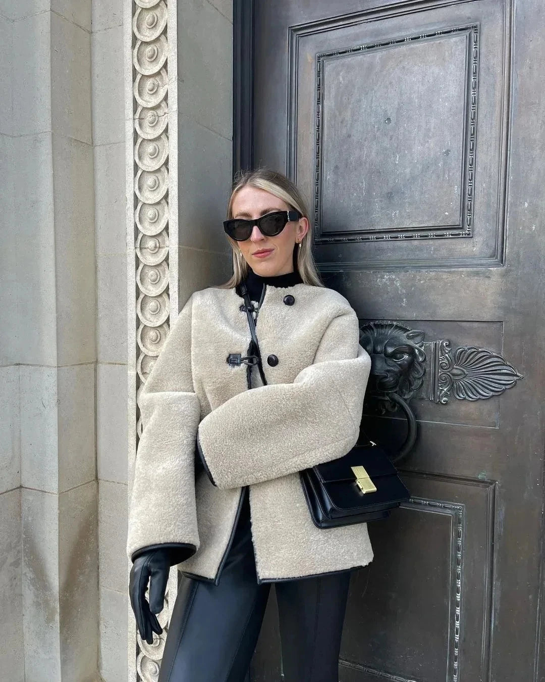 ZBZA Women's Faux Wool Jacket Loose Retro O-neck Single Breasted Long Sleeve Double Pocket Casual Overcoat Fall Winter Chic Coat.