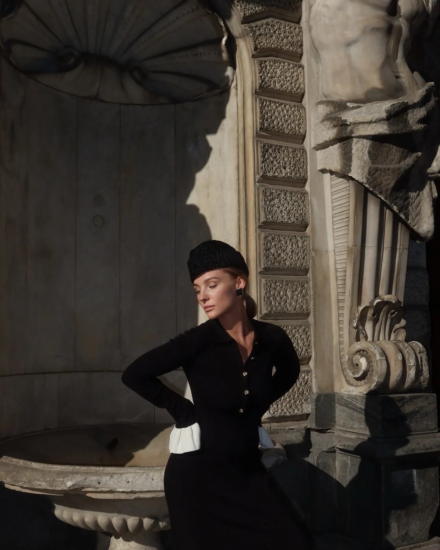 Tossy Weibliche Rüschen Strickwaren Langes Kleid Mode Patchwork Schlank Kontrast Revers Casual Party Kleid Kleid frauen Stricken Maxi Kleid.