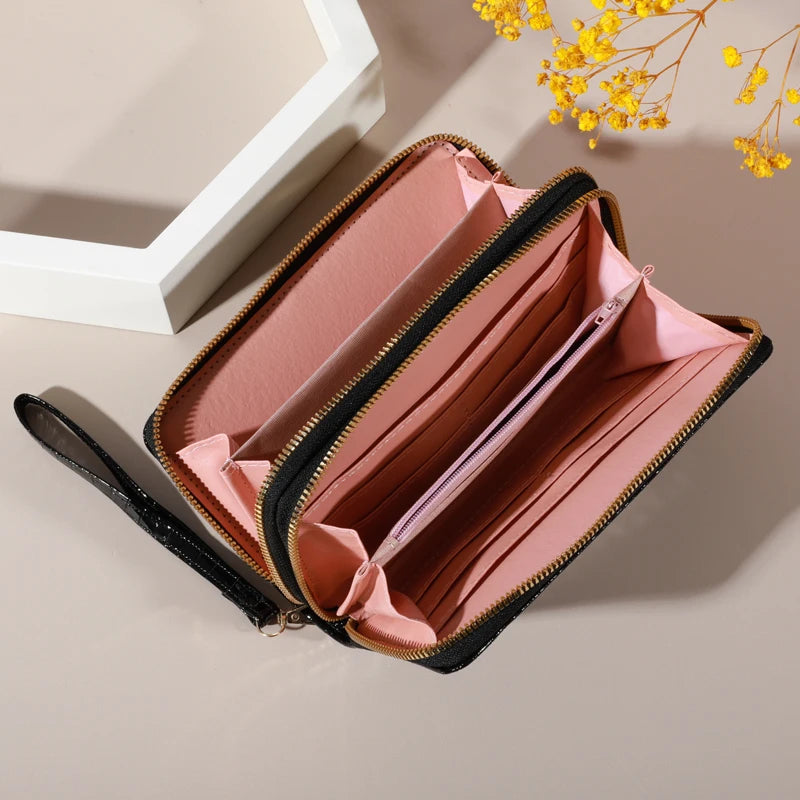 Chic Vintage Double Layer Clutch Wallet - Retro Zipper Coin Purse & Wristlet - Fashionable Womens Accessory with Secure Storage.