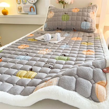 Winter Soft Thick Flannel Mattress Toppers Dormitory Single Double Bedspread Warm Bed Sheets Mattress Cover Fold Tatami Thin Mat