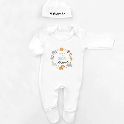 Personalisierter Schlafanzug, neues Baby-Geschenk, Safari-Babygrow, geboren im Jahr 2025, Geschenk zum Ausgehen, Outfit, individueller Baby-Strampler und Mütze.