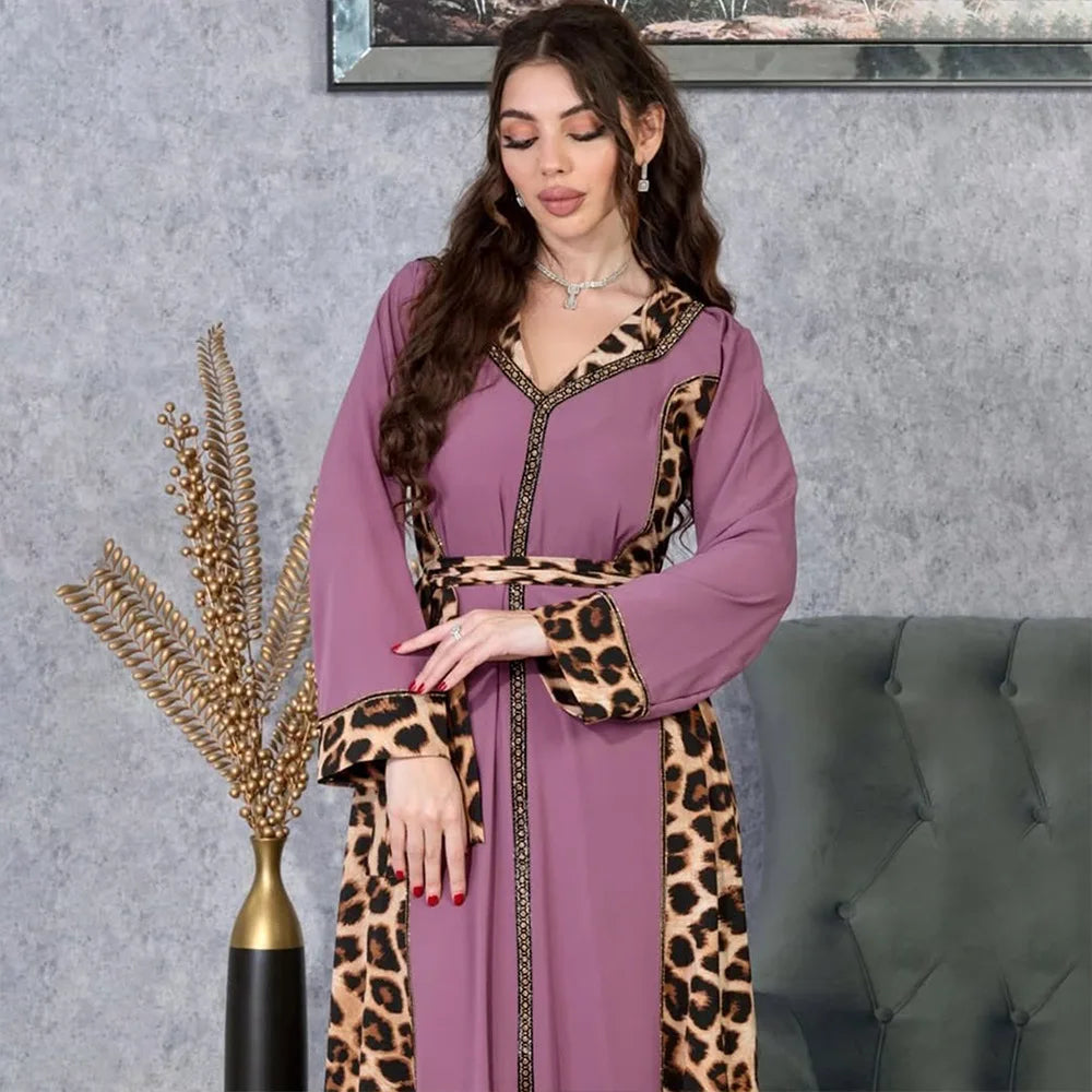 Elegantes arabisches Frauen-Partykleid, afrikanischer V-Ausschnitt, Leopardenmuster, langärmelig, Abaya, modische muslimische Dame, Urlaubskleid, islamische Kleidung.