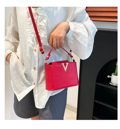 Luxury Women's Tote Bag, Chic V Shaped Stylish Pu Leather Bucket Bag, Top Cover Handbag Women Shoulder Crossbody Bag for Woman