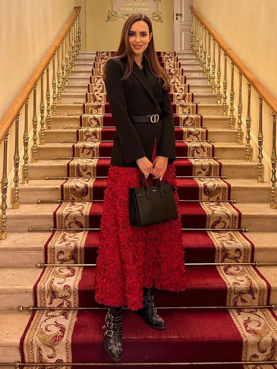 Light Luxury Evening Skirt Autumn Winter Women's Slim Fit Loose Warm Embroidered Petal Side Split Design Temperament Skirt New