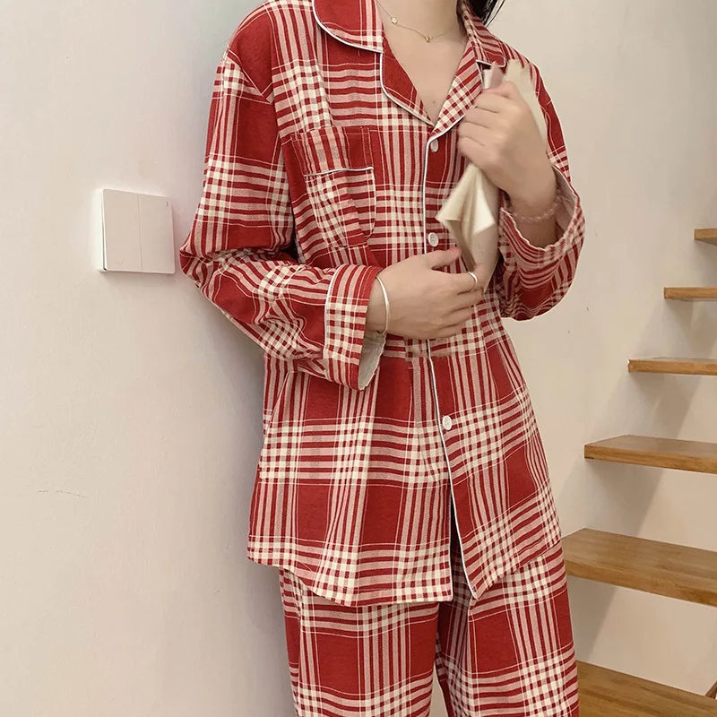 Spring and Autumn New Couples Pajamas Homewear Suit Female Is Christmas Plaid Thin Section Long-Sleeved Simple Leisure Homewear.
