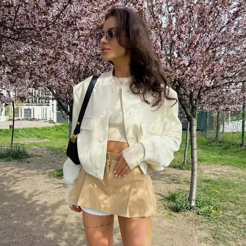 1PCS Frau Bomber Jacke Mantel Weiß Herbst Winter Taste Baseball Aviator Gestellte Jacken für Frauen Langarm Crop Oberbekleidung.