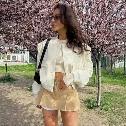 1PCS Frau Bomber Jacke Mantel Weiß Herbst Winter Taste Baseball Aviator Gestellte Jacken für Frauen Langarm Crop Oberbekleidung.