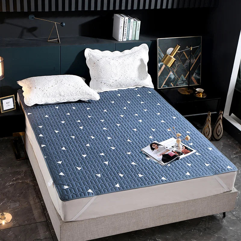Sandwich Cotton Quilted Waterproof Bed Pad Elderly and Children Bed Protectors Pads Non-slip Anti Dust Skin-friendly Bed Cover