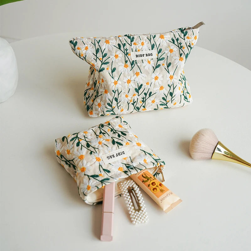 White Embroidery Daisy Women's Makeup Bag Portable Coin Purse Key Case Cosmetics Lipstick Storage Bag Commuter Liner Bag Ins.