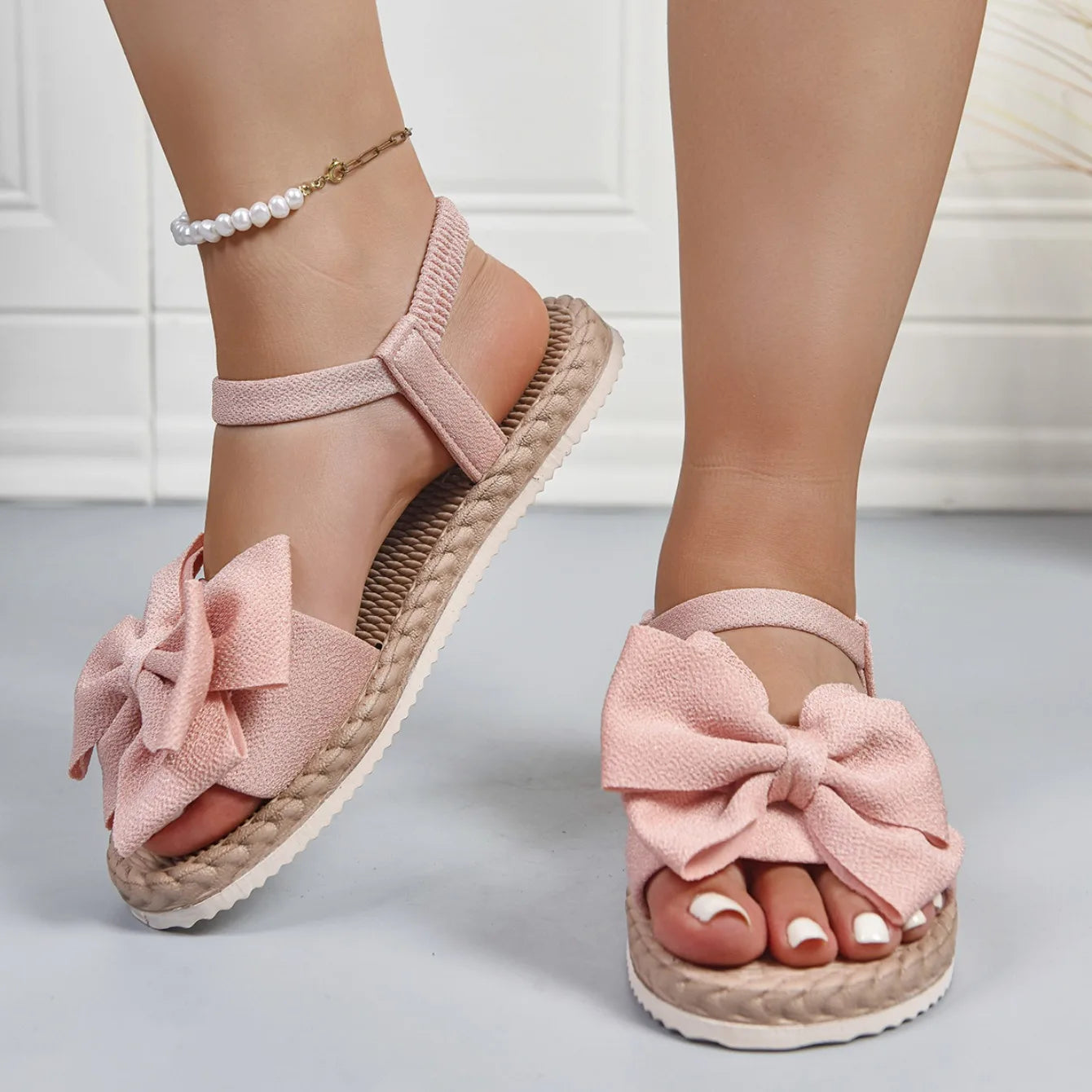 2025 New Women Sandals Summer Lightweight Sandals Fashion Beach Casual Slippers Outdoor Bow Tie Flat Shoes Home platform sandals.