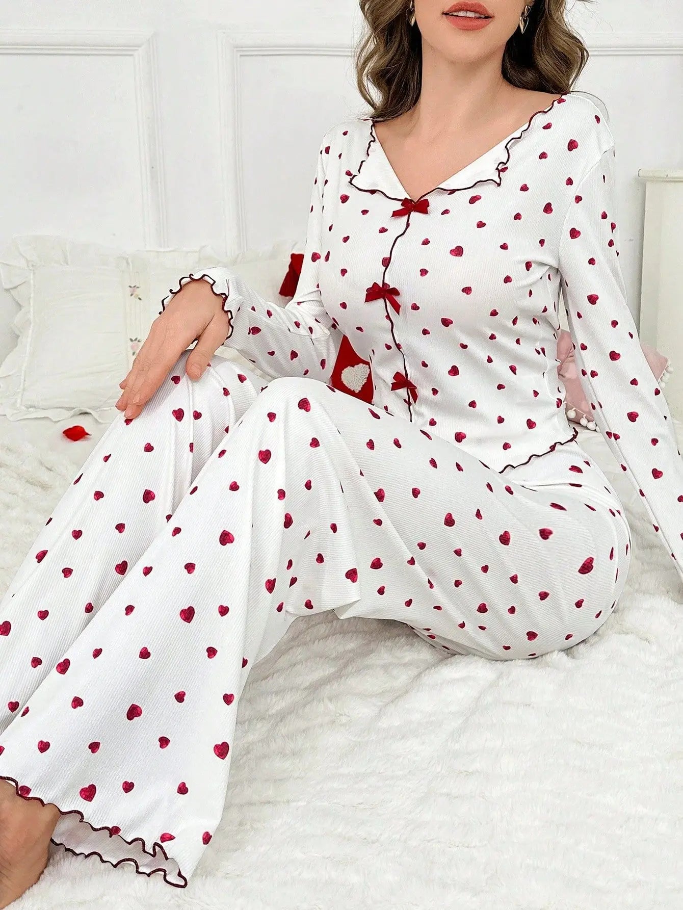 Autumn Winter Sleepwear for Women Two-piece Pajamas Set Heart-shaped Printed Long-sleeved Shirts and Long Pants Homewear.