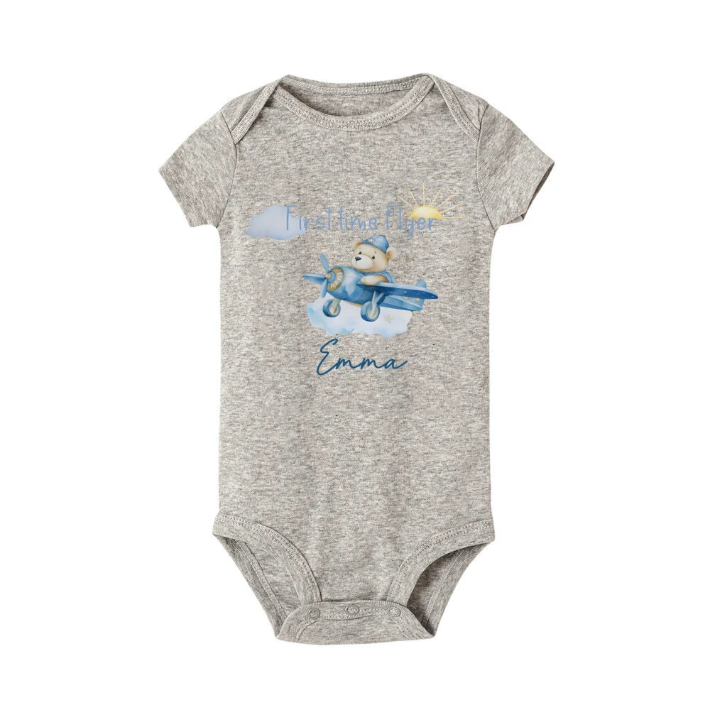 Benutzer definierte Name Erste Zeit Flyer & Bär Flugzeug drucken Baby Bodysuit lässig Kurzarm Säugling Stram pler Baby Souvenir Geschenke Kleidung.